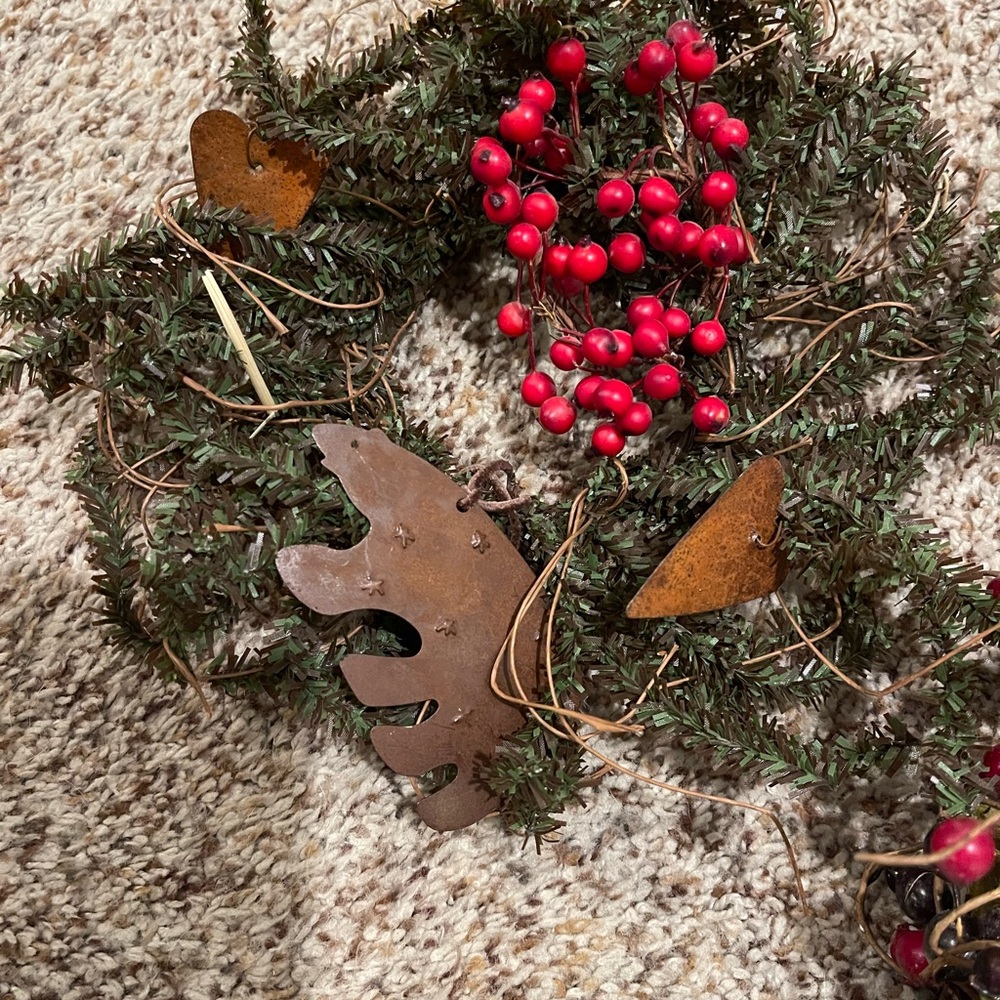 TWO SMALL HOLIDAY WREATHS - Picture 3 of 5